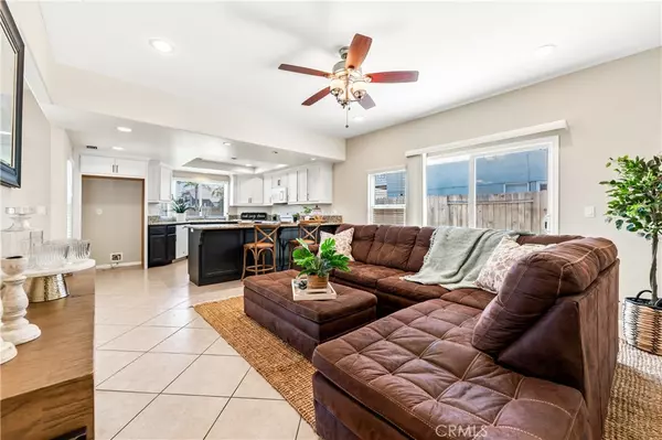 Huntington Beach, CA 92648,18202 Foss LN