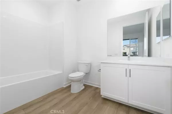 Irvine, CA 92618,1075 Cadence