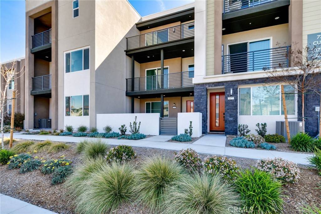 1075 Cadence, Irvine, CA 92618