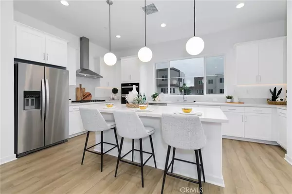 Irvine, CA 92618,1075 Cadence