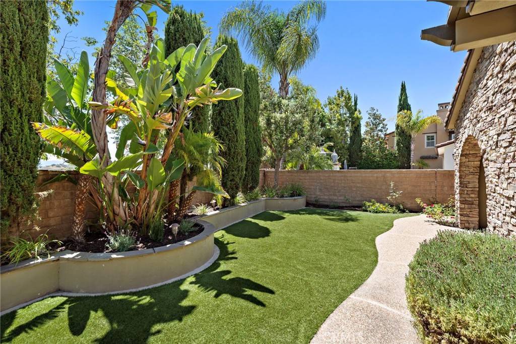 Ladera Ranch, CA 92694,4 Dennis LN