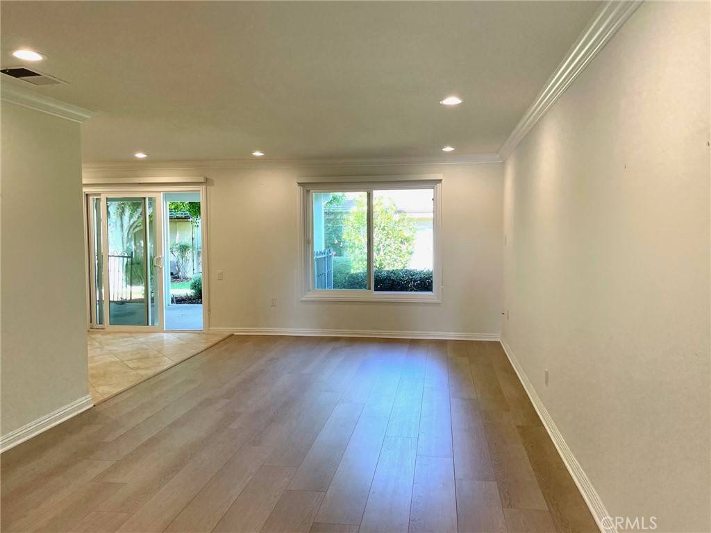 Laguna Woods, CA 92637,3139 Via Vista # B #B