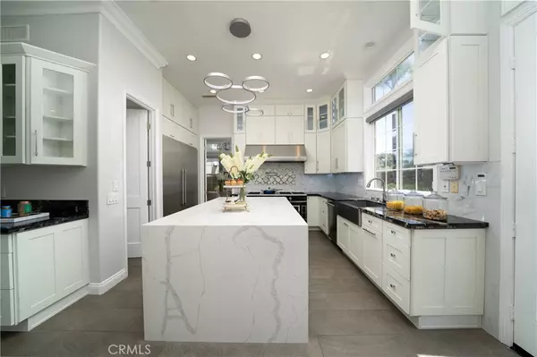 Huntington Beach, CA 92648,5712 Ocean Vista DR