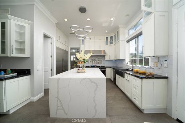 Huntington Beach, CA 92648,5712 Ocean Vista DR