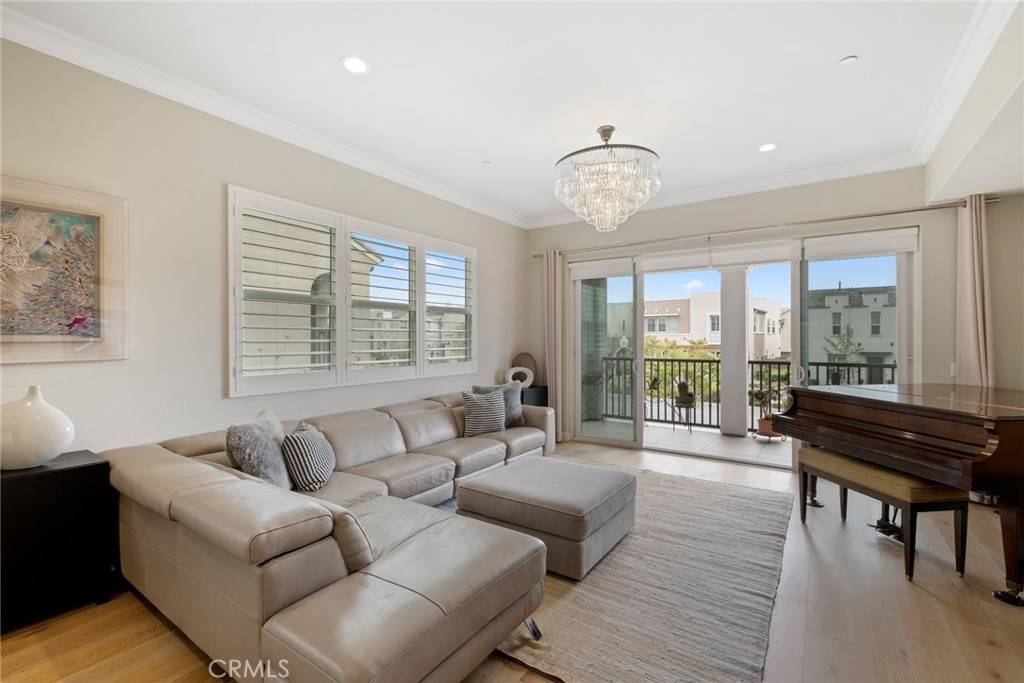 Irvine, CA 92618,176 Follyhatch
