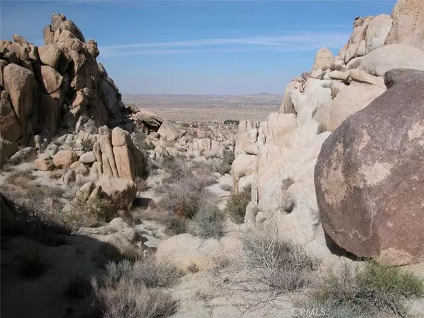 Joshua Tree, CA 92252,9 Stoney Crest RD
