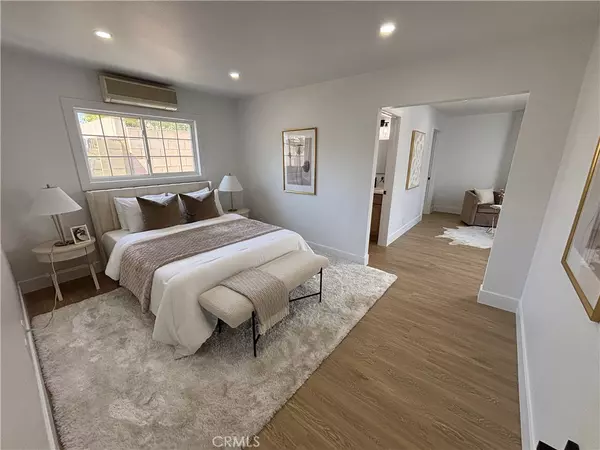 Huntington Beach, CA 92647,15882 Malm CIR