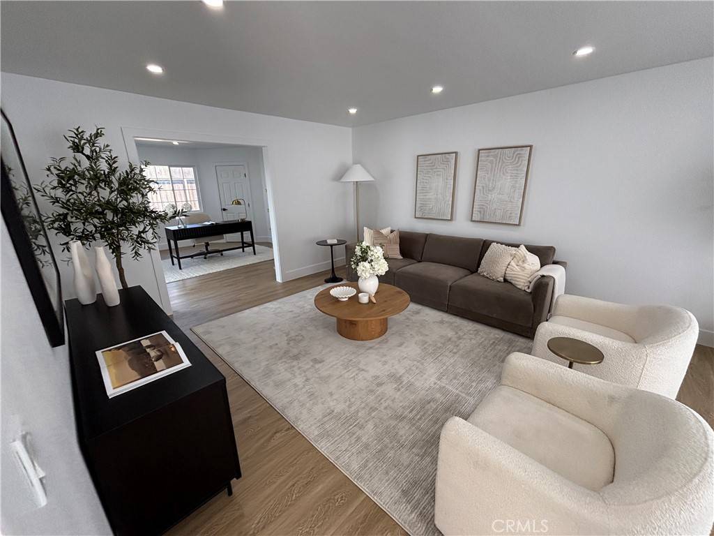Huntington Beach, CA 92647,15882 Malm CIR