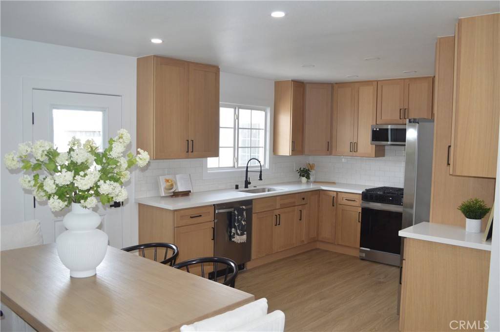 Huntington Beach, CA 92647,15882 Malm CIR