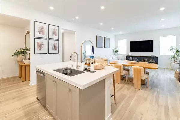 Irvine, CA 92618,147 Sash