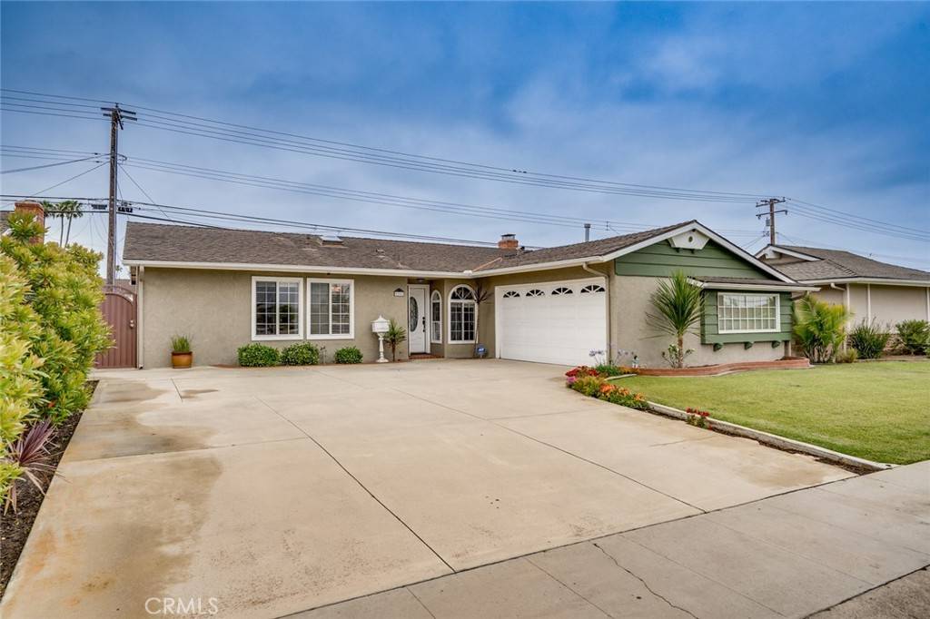 Huntington Beach, CA 92649,5202 Caliente DR