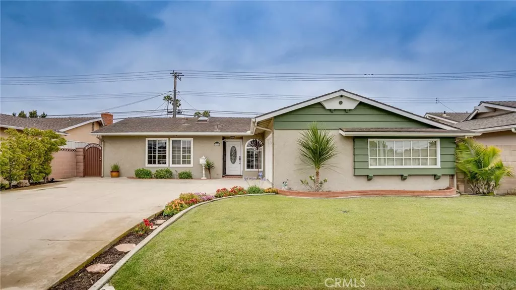 Huntington Beach, CA 92649,5202 Caliente DR