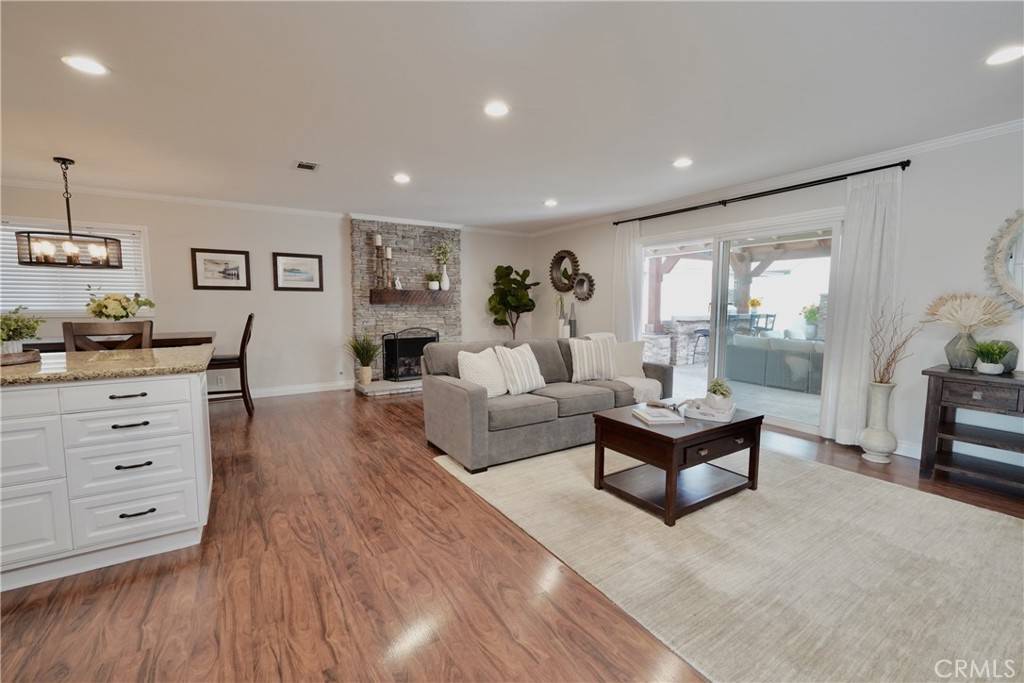 Huntington Beach, CA 92647,7642 Rhone LN