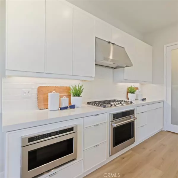 Irvine, CA 92618,66 Dudley