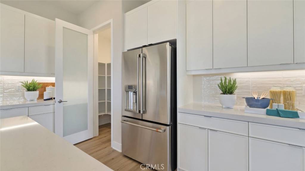 Irvine, CA 92618,66 Dudley
