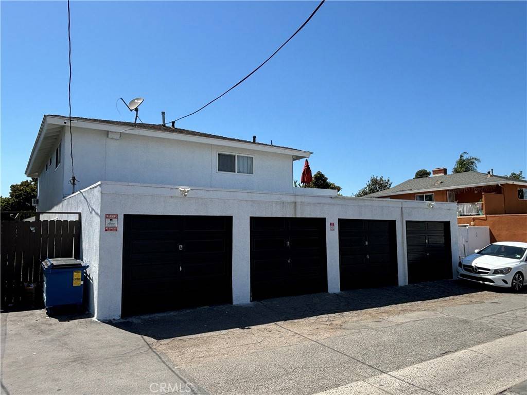 Huntington Beach, CA 92647,17082 Emerald LN