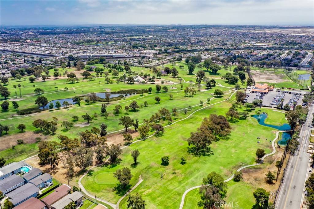 Huntington Beach, CA 92649,5272 Caliente DR