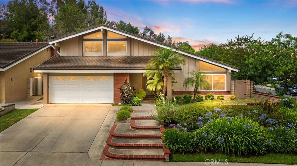 701 S Carriage CIR, Anaheim, CA 92807