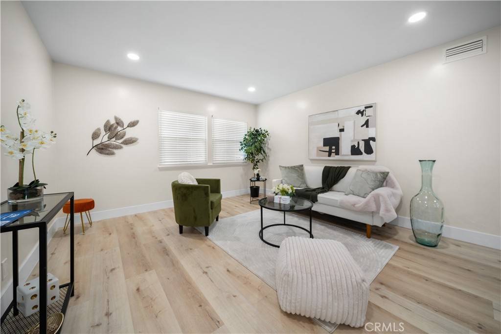 Los Angeles, CA 90016,5882 Bowcroft ST #2