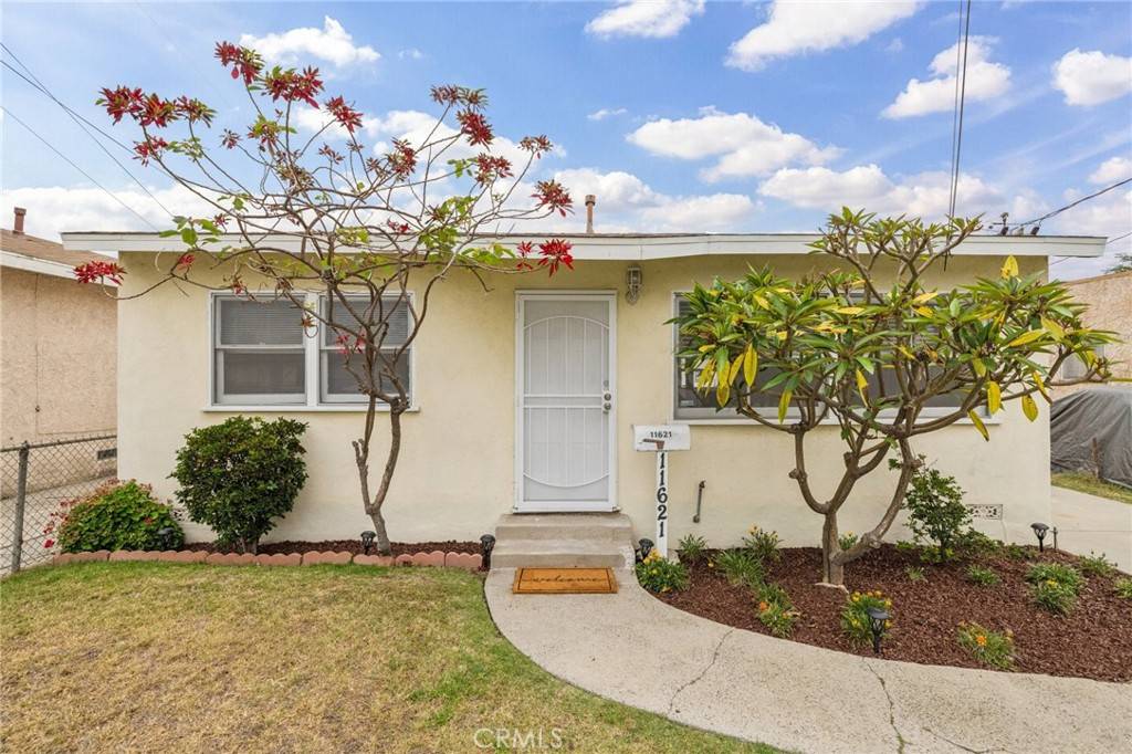 11621 186th ST, Artesia, CA 90701