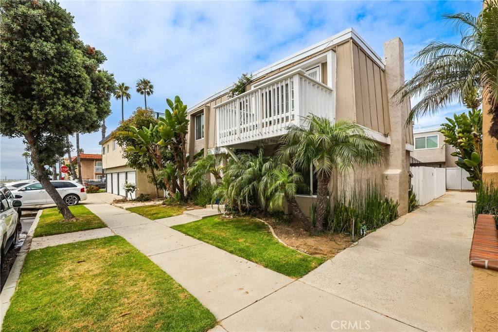 205 13th ST #D, Huntington Beach, CA 92648