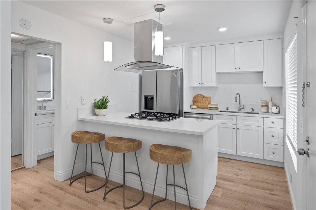 1422 Cabrillo Park DR #F, Santa Ana, CA 92701