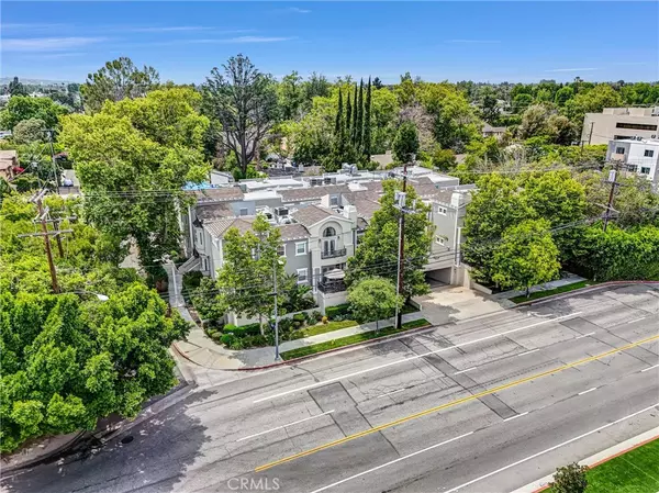 Valley Village, CA 91607,5101 Whitsett AVE #105