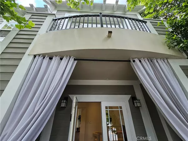 Valley Village, CA 91607,5101 Whitsett AVE #105