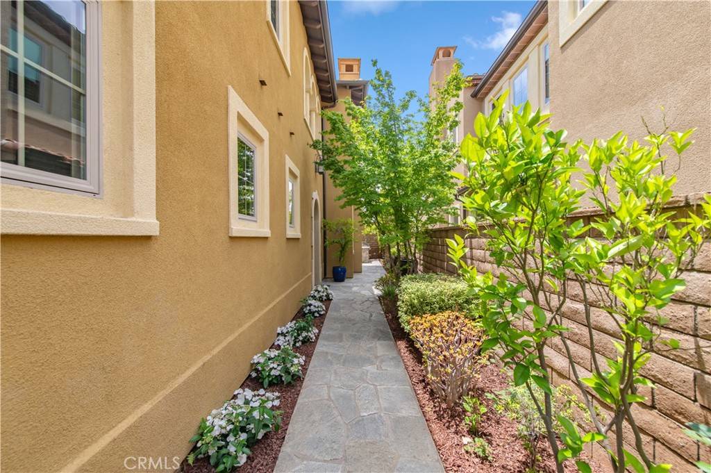 Irvine, CA 92602,114 Bridle