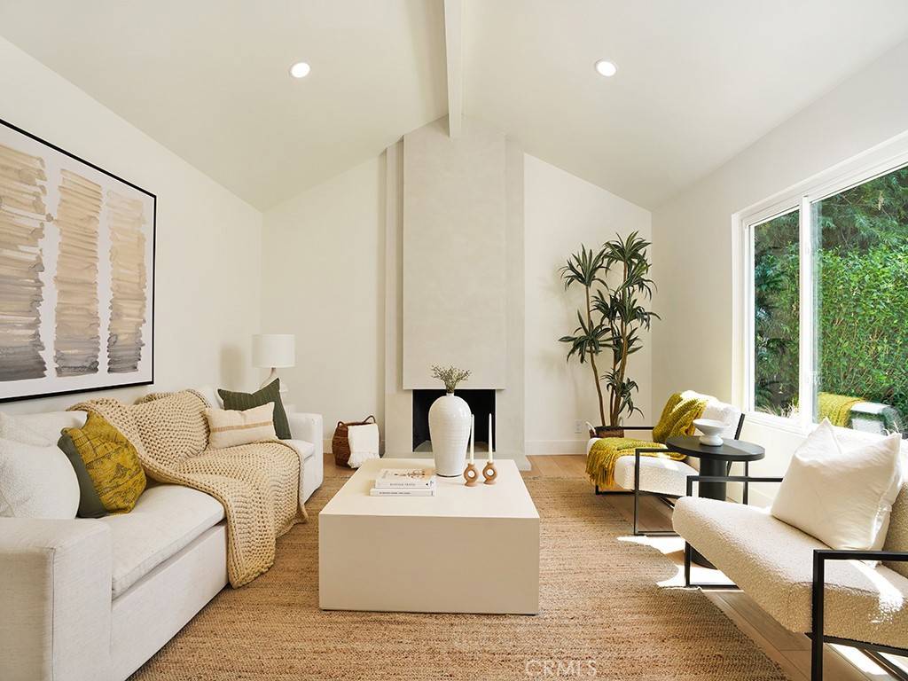 Santa Ana, CA 92705,2709 Dayna ST