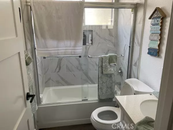 Laguna Woods, CA 92637,2299 Via Puerta #F