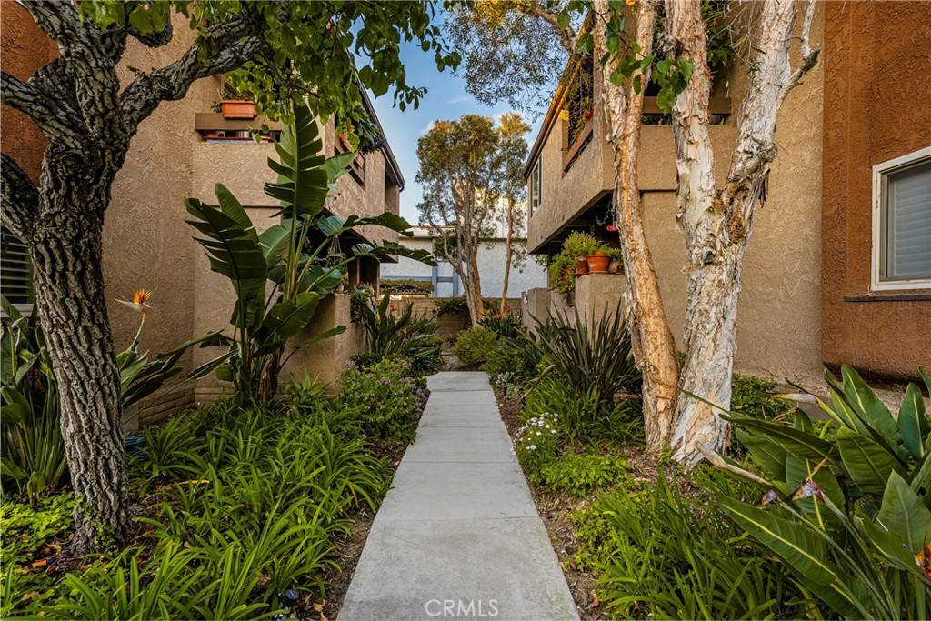 16927 Bluewater LN, Huntington Beach, CA 92649