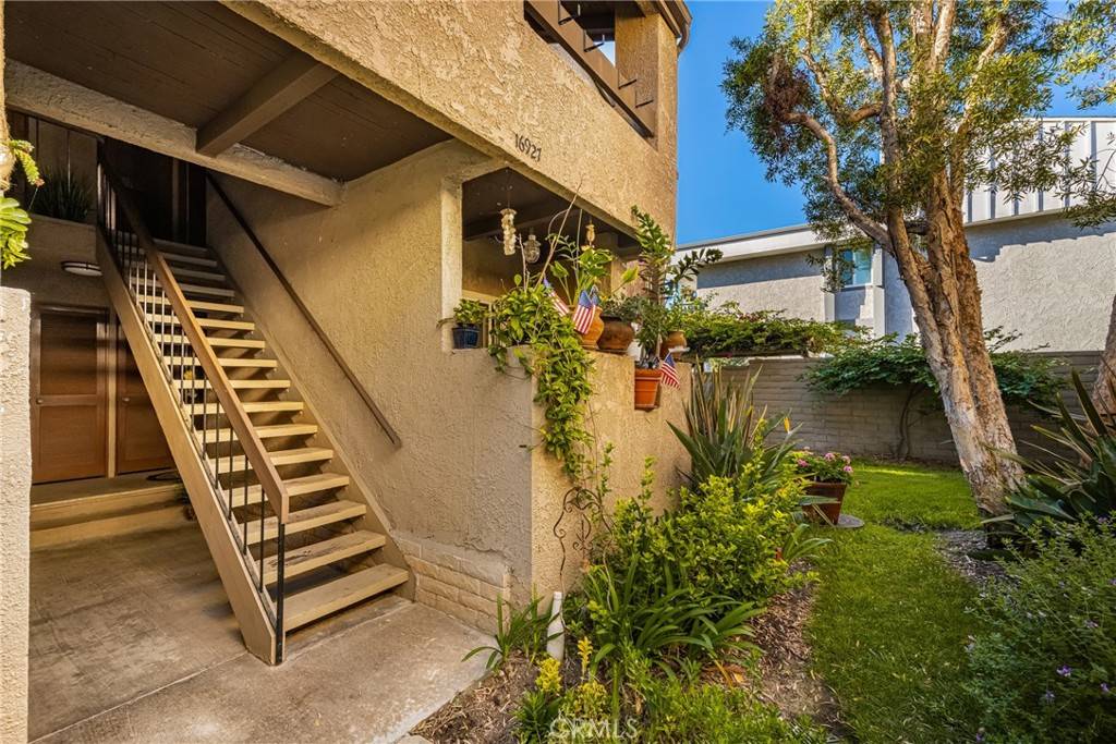 Huntington Beach, CA 92649,16927 Bluewater LN