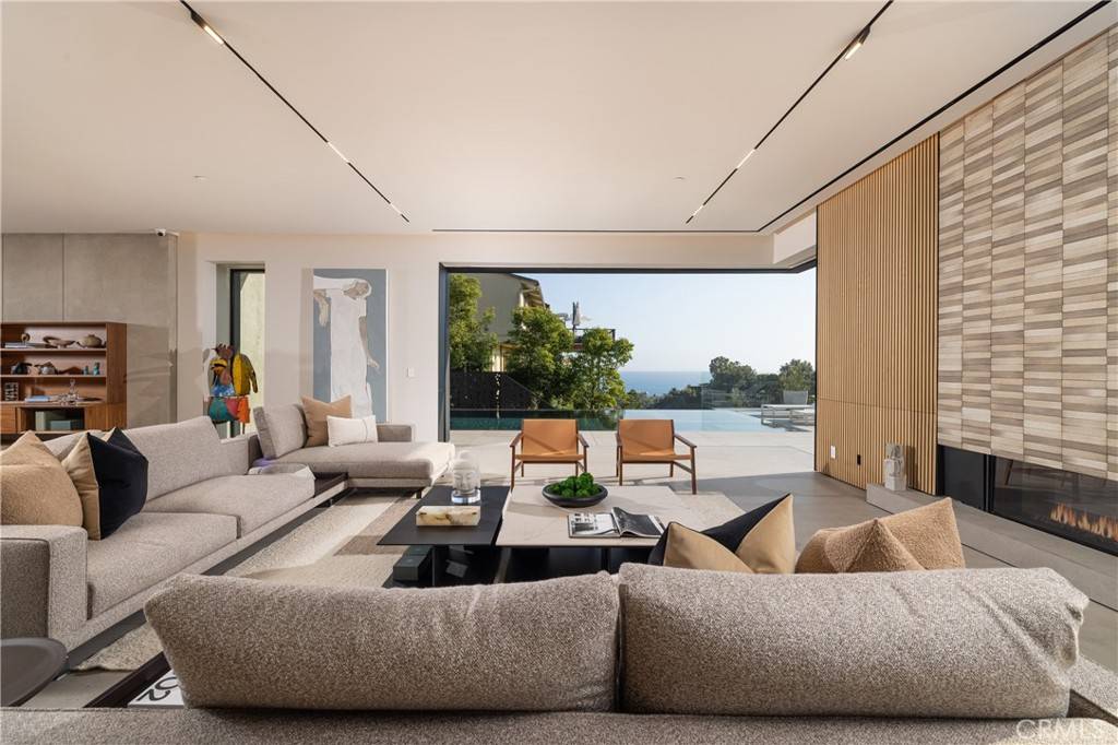 Laguna Beach, CA 92651,1000 Oriole DR