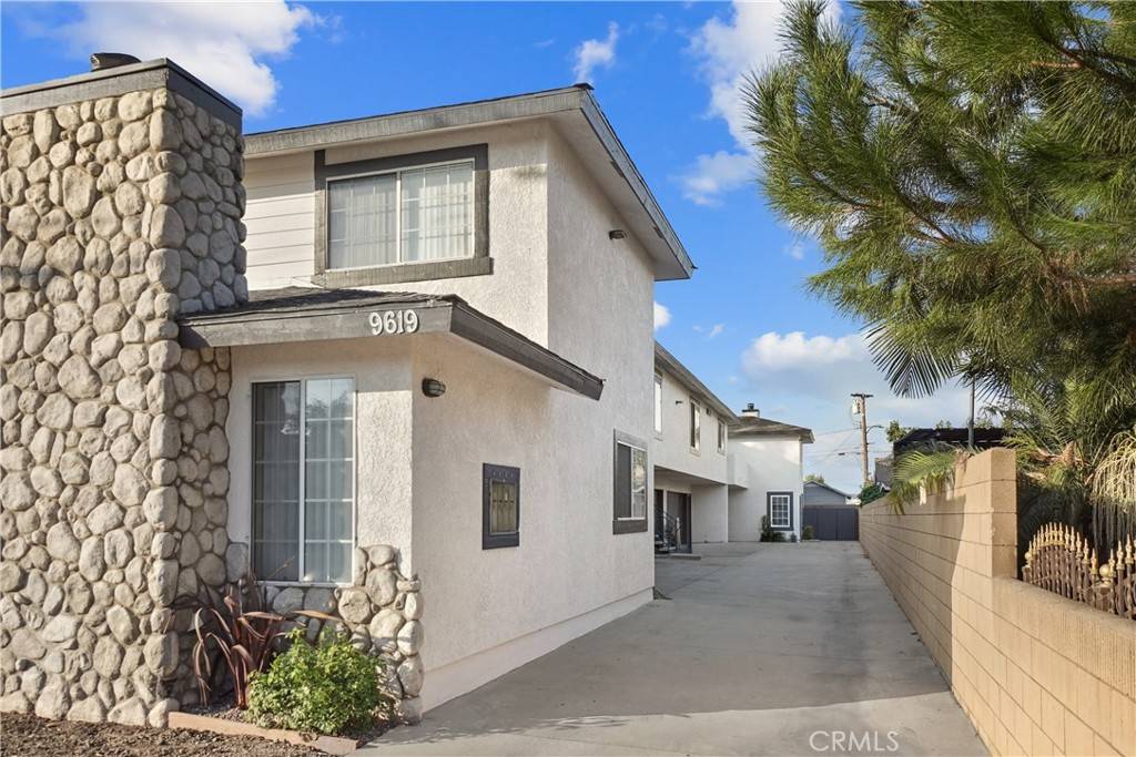 Bellflower, CA 90706,9619 Olive ST