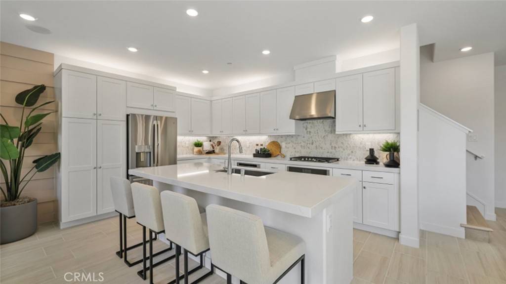 508 Checkerbloom LN, Santa Paula, CA 93060