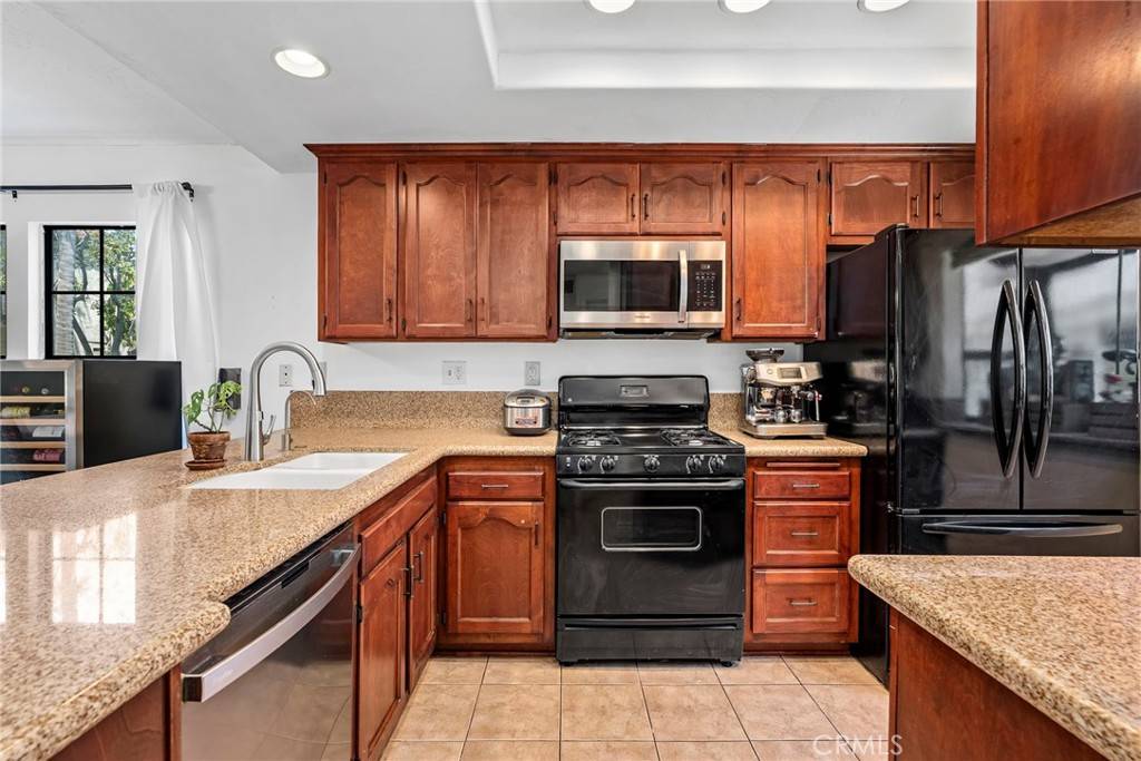 Placentia, CA 92870,392 Hawaii WAY