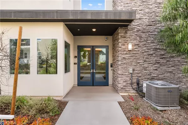 Irvine, CA 92618,189 Sash