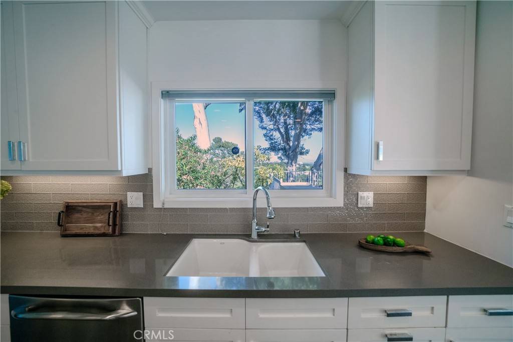 Los Angeles, CA 90049,753 Claymont DR