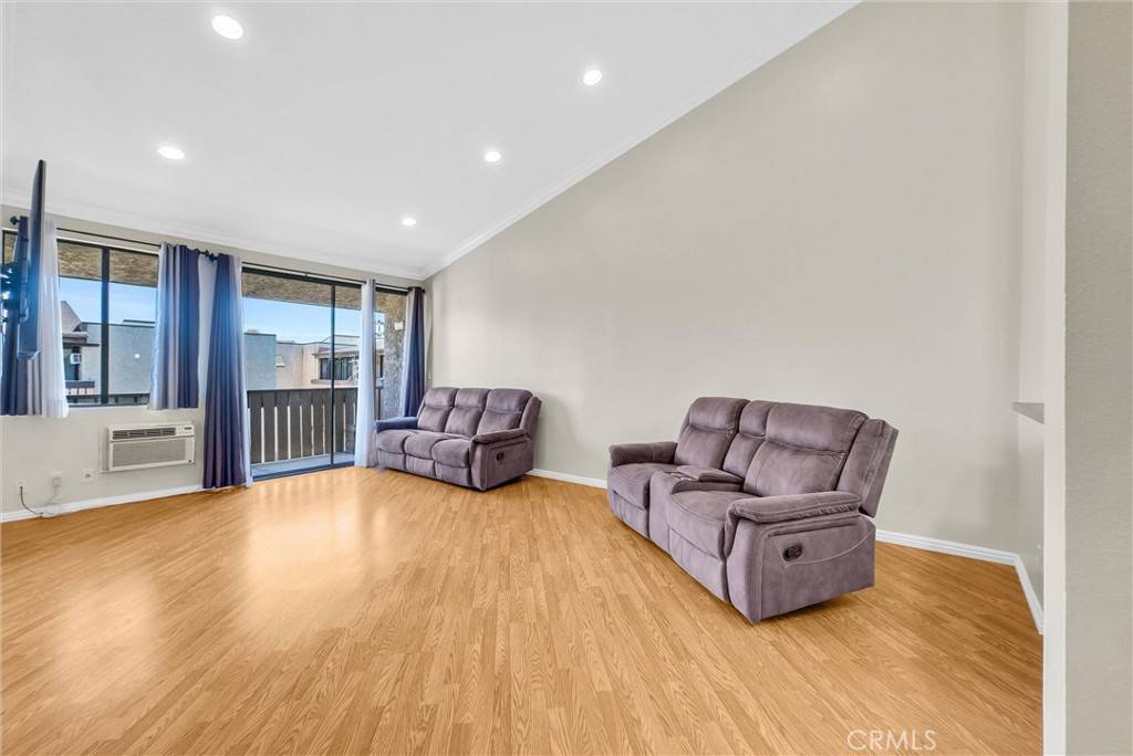 Long Beach, CA 90807,4170 Elm AVE #304