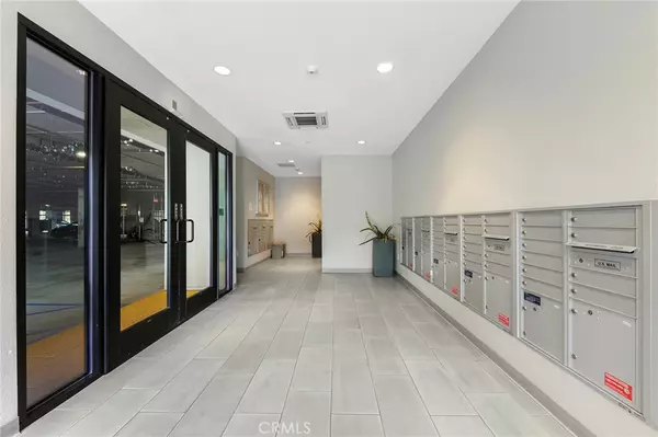 Irvine, CA 92612,2526 Nolita