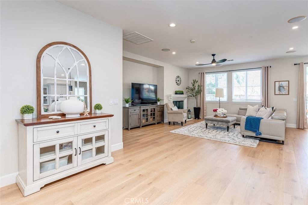 Temecula, CA 92591,40365 Trenton CT