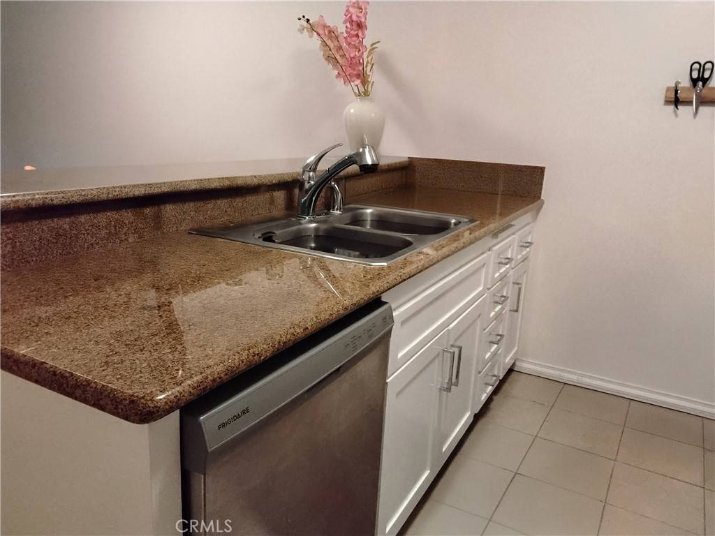 Encino, CA 91316,5414 Newcastle AVE #7