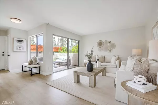 Lake Forest, CA 92630,22701 Via Castilla