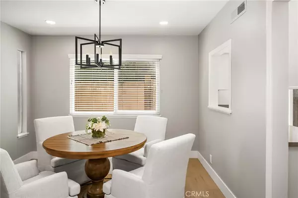 Irvine, CA 92620,4052 Escudero
