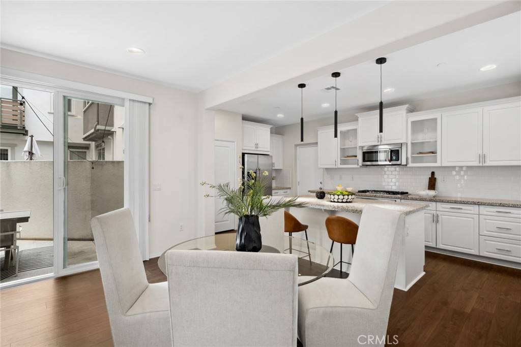 Irvine, CA 92618,135 Acamar