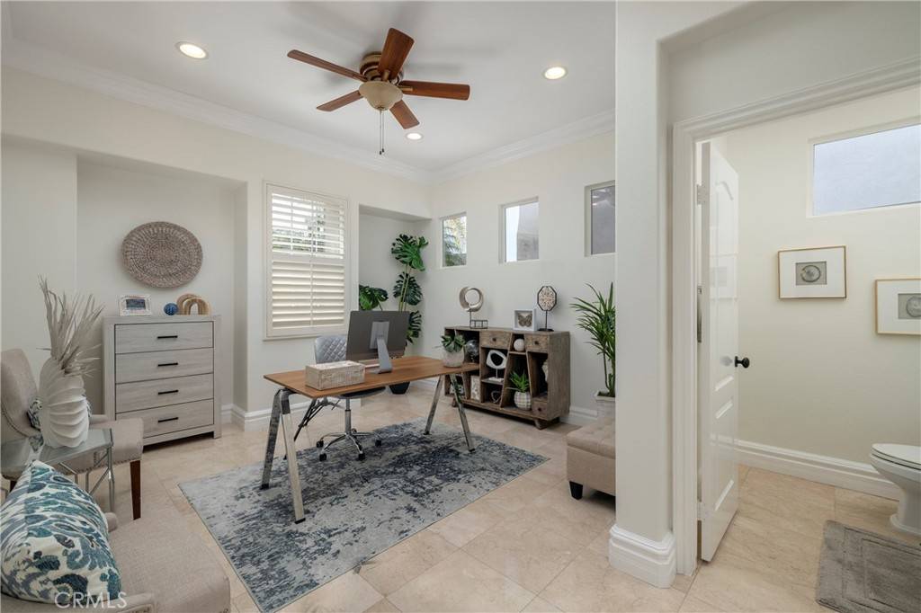 Huntington Beach, CA 92648,19084 Redford LN
