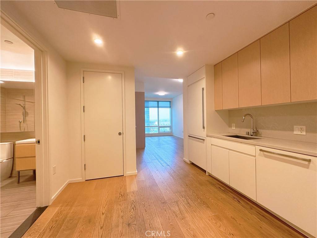 Los Angeles, CA 90017,877 Francisco ST #1110