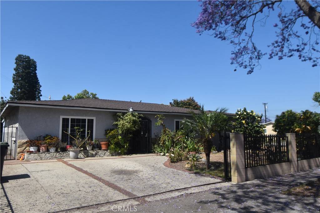 2201 W Russell AVE, Santa Ana, CA 92704