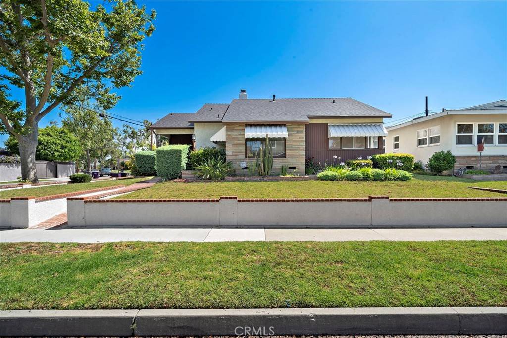 2460 Vuelta Grande AVE, Long Beach, CA 90815